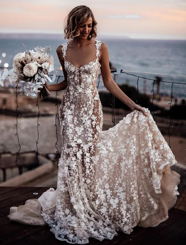 Beach Sexy Boho Wedding Dresses Court Train Sheath / Column Sleeveless V Neck Lace With Appliques